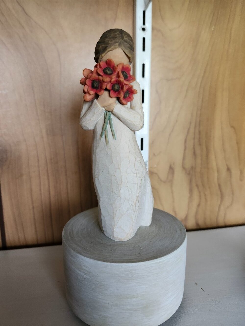 Willow Tree Musical Figurine Woman Holding Red Flowers Susan Lordi